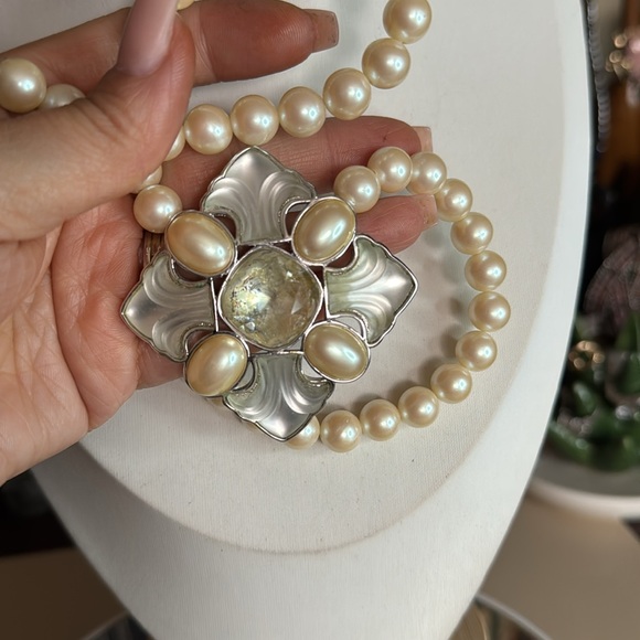 Vintage Yves Saint Laurent pearl necklace - Picture 4 of 4